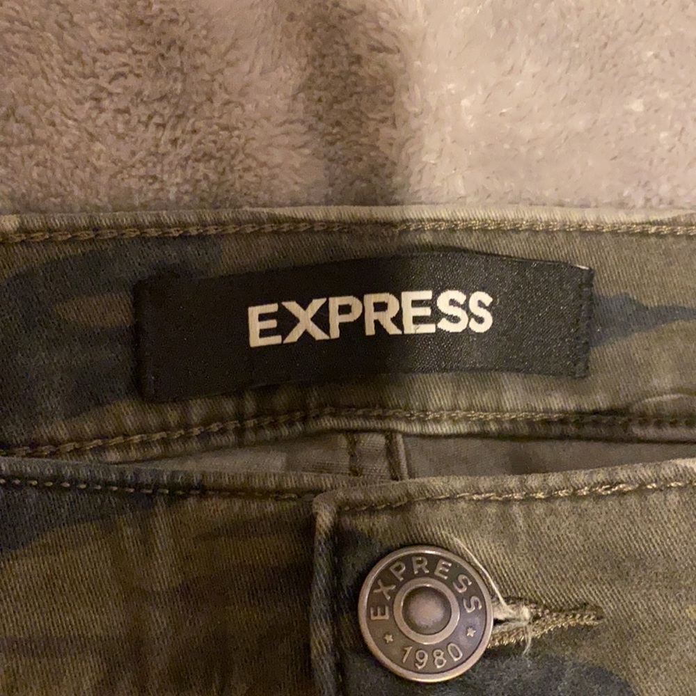 Express High Rise Cargo Jean - Picture 3 of 6